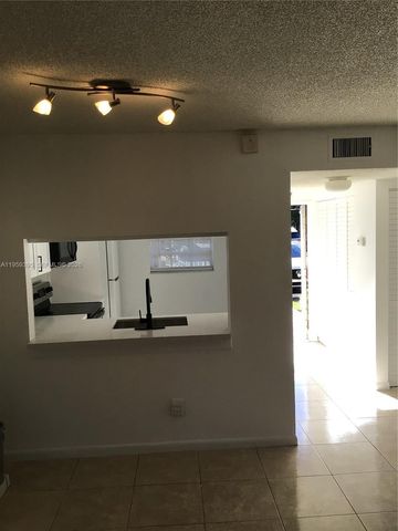 10357 NW 8th St 105, Pembroke Pines, FL 33026