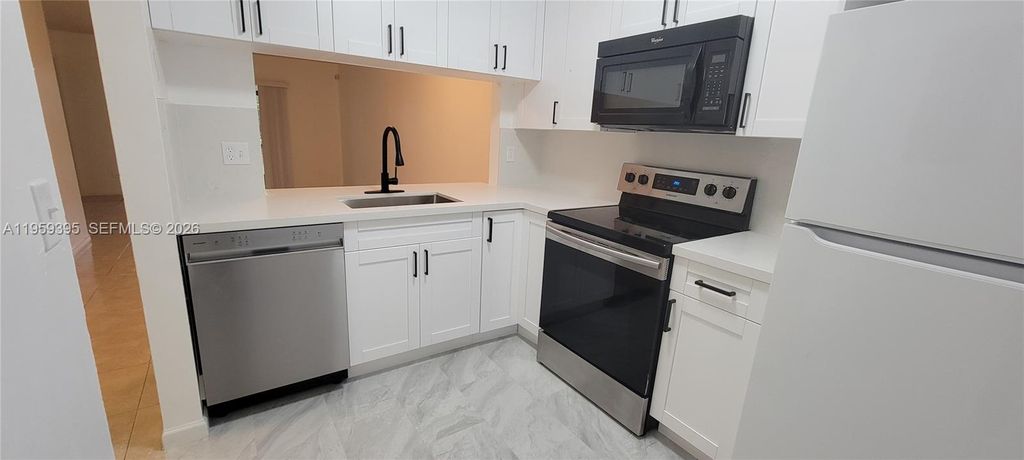 10357 NW 8th St 105, Pembroke Pines, FL 33026