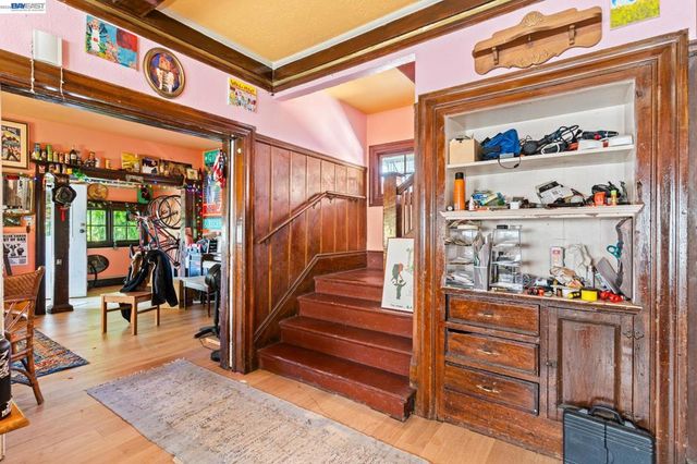 3856 West St, Oakland, CA 94608