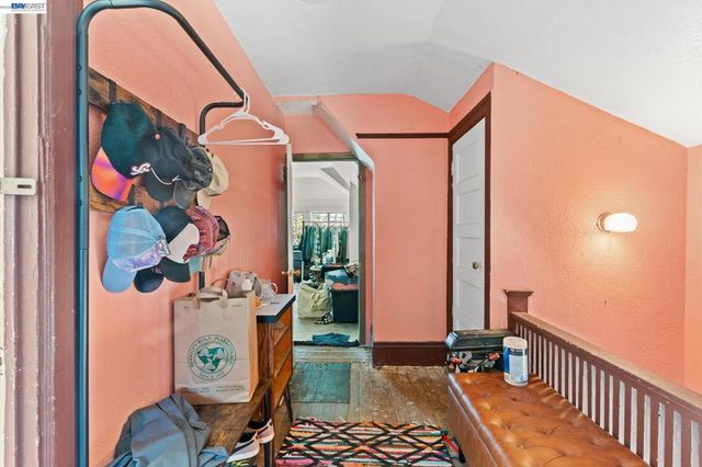3856 West St, Oakland, CA 94608