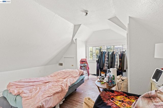 3856 West St, Oakland, CA 94608