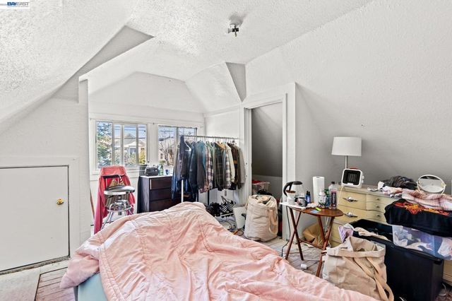 3856 West St, Oakland, CA 94608