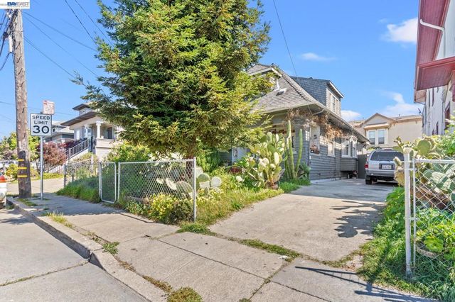 3856 West St, Oakland, CA 94608