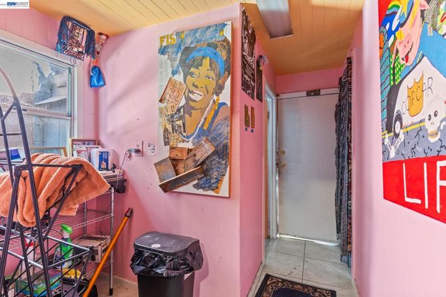 3856 West St, Oakland, CA 94608