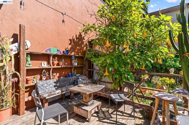 3856 West St, Oakland, CA 94608