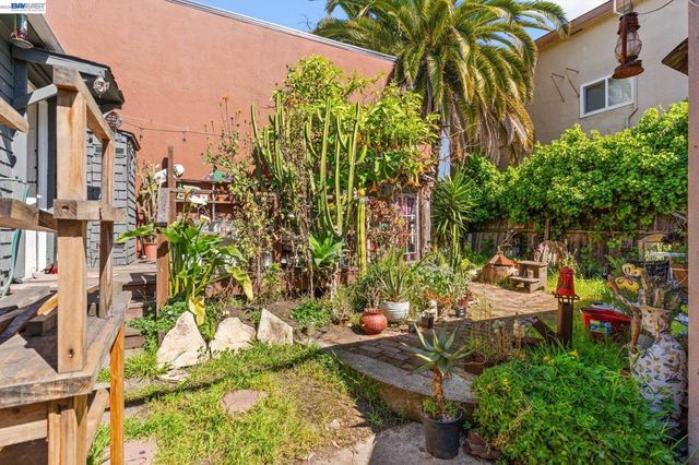 3856 West St, Oakland, CA 94608