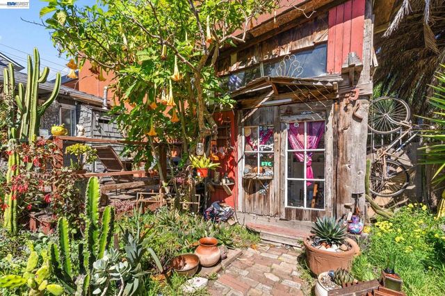 3856 West St, Oakland, CA 94608