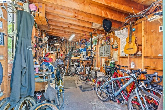 3856 West St, Oakland, CA 94608