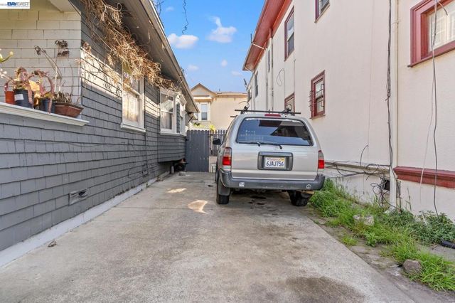 3856 West St, Oakland, CA 94608
