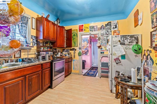3856 West St, Oakland, CA 94608