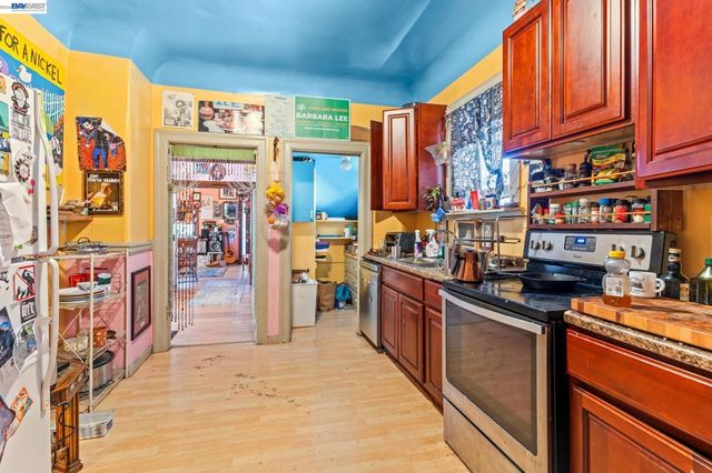 3856 West St, Oakland, CA 94608
