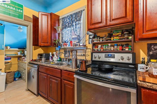 3856 West St, Oakland, CA 94608