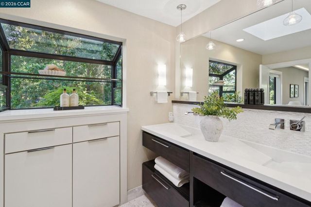 3345 Ridge Rd, Lafayette, CA 94549