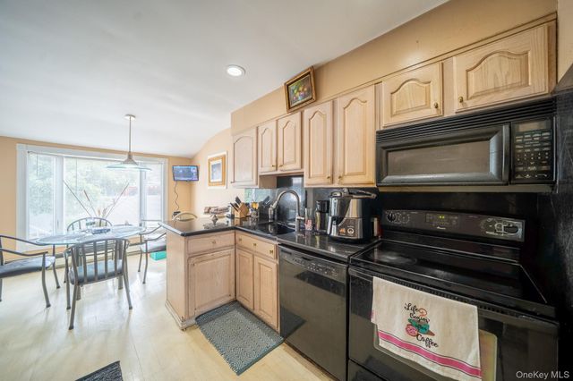 15 Jackie Drive, Westbury, NY 11590