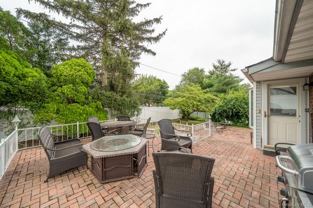 15 Jackie Drive, Westbury, NY 11590