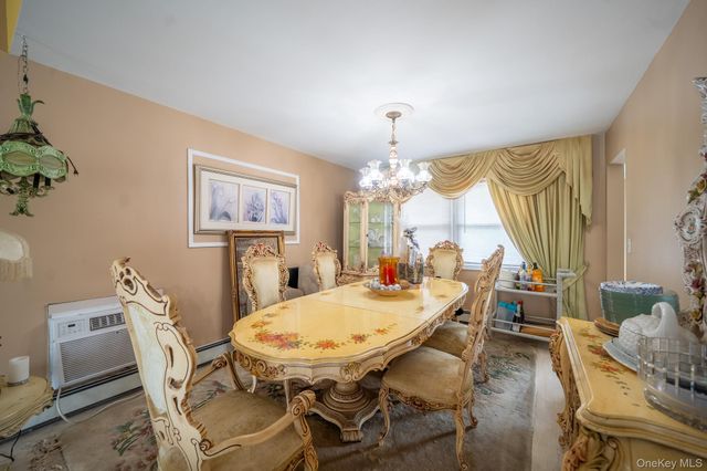15 Jackie Drive, Westbury, NY 11590