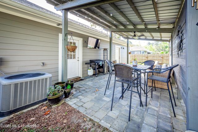 615 Plum Street, Ocean Springs, MS 39564