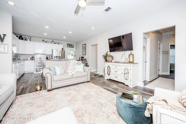 615 Plum Street, Ocean Springs, MS 39564