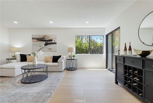 728 E Kensington Road, Los Angeles, CA 90026