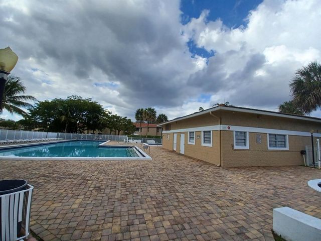10036 Twin Lakes Drive 37-f, Coral Springs, FL 33071