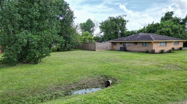 7602 Echo Brook Drive, Houston, TX 77037