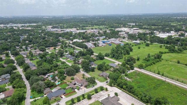 7602 Echo Brook Drive, Houston, TX 77037