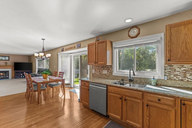 1460 Prairie Crossing Drive, West Chicago, IL 60185