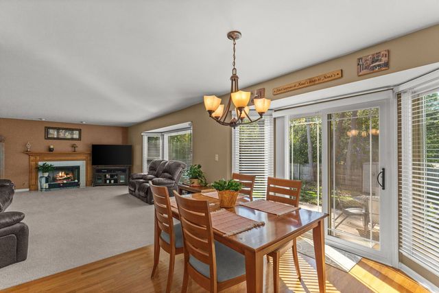 1460 Prairie Crossing Drive, West Chicago, IL 60185