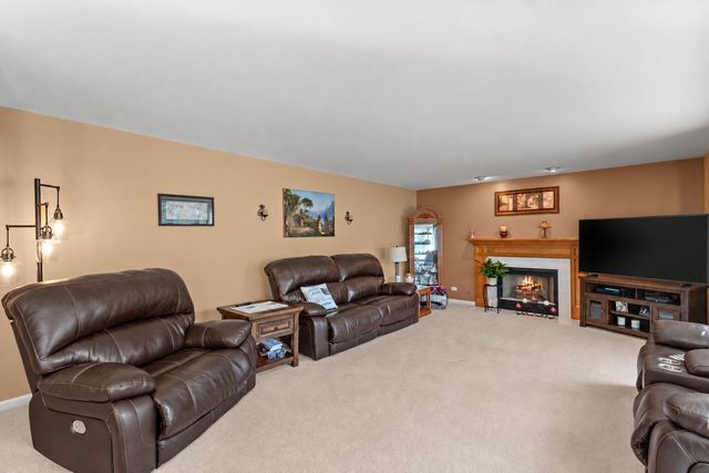 1460 Prairie Crossing Drive, West Chicago, IL 60185