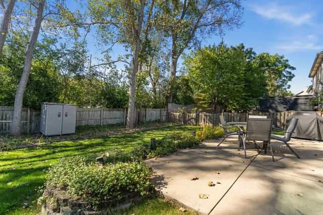1460 Prairie Crossing Drive, West Chicago, IL 60185