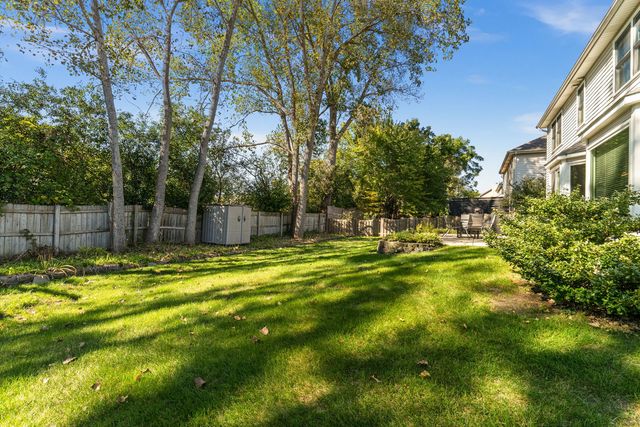 1460 Prairie Crossing Drive, West Chicago, IL 60185