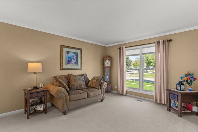 1460 Prairie Crossing Drive, West Chicago, IL 60185