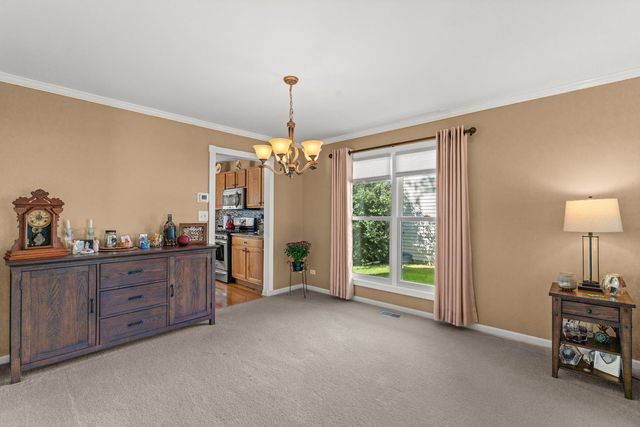 1460 Prairie Crossing Drive, West Chicago, IL 60185