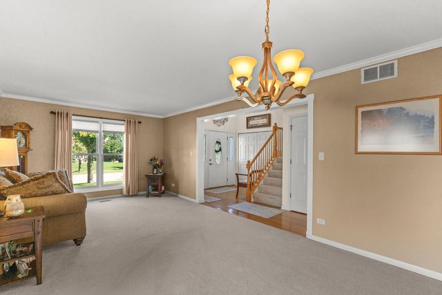 1460 Prairie Crossing Drive, West Chicago, IL 60185