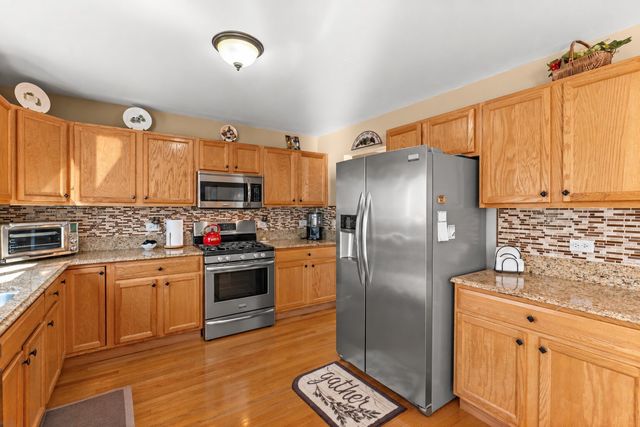 1460 Prairie Crossing Drive, West Chicago, IL 60185
