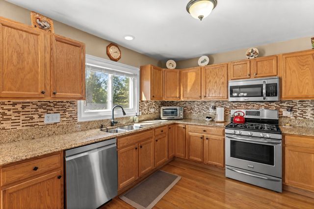 1460 Prairie Crossing Drive, West Chicago, IL 60185