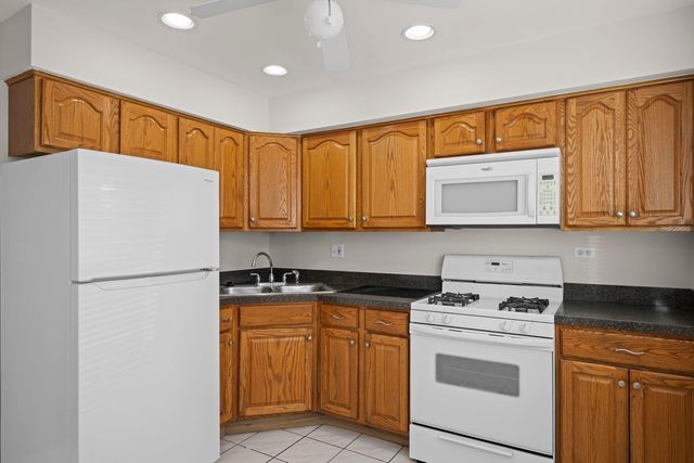 10121 Hartford Court 1B, Schiller Park, IL 60176