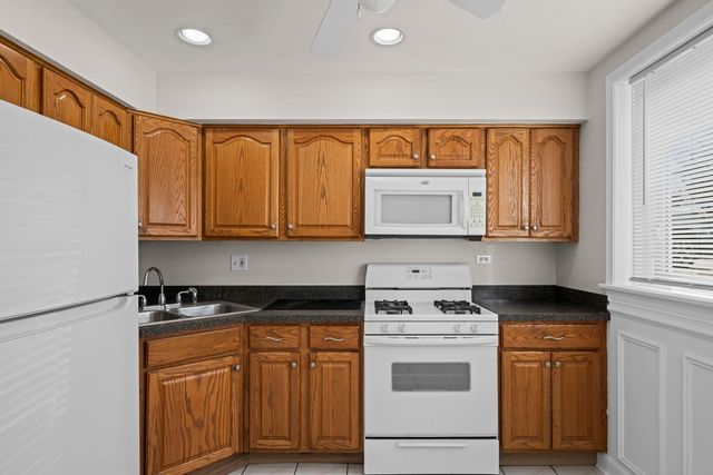 10121 Hartford Court 1B, Schiller Park, IL 60176