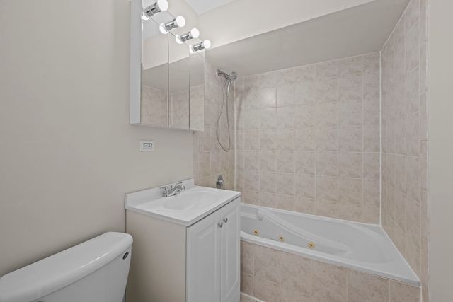 10121 Hartford Court 1B, Schiller Park, IL 60176
