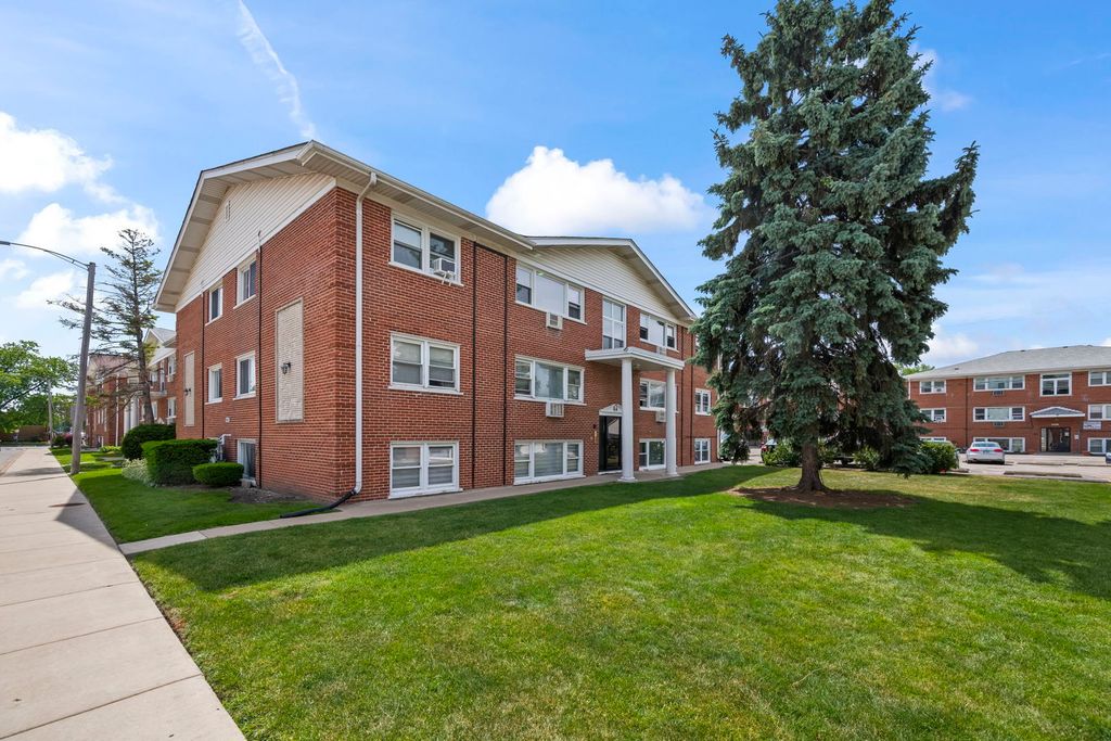 10121 Hartford Court 1B, Schiller Park, IL 60176