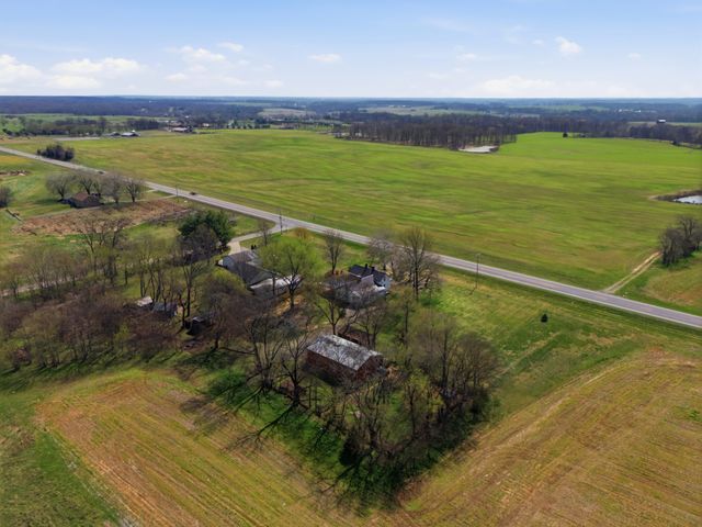 6013 Highway 41, N, Cedar Hill, TN 37032