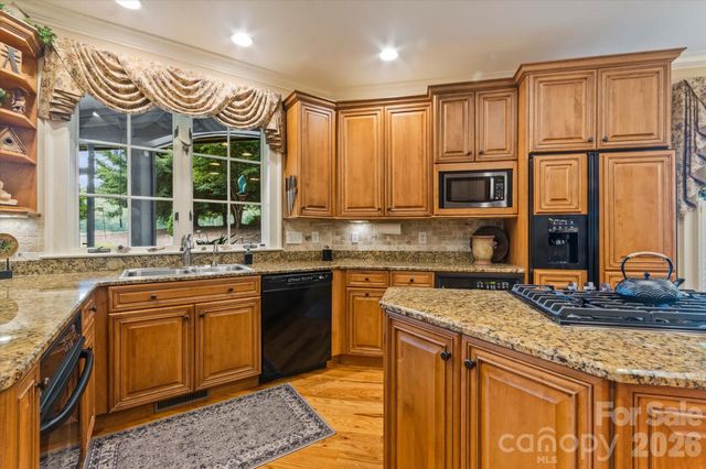 6 Jasmine Lane, Brevard, NC 28712