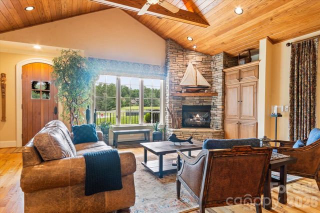 6 Jasmine Lane, Brevard, NC 28712