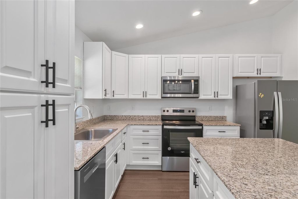 Image 12 of property listing at 9069 SE 156TH STREET, Summerfield, FL 34491