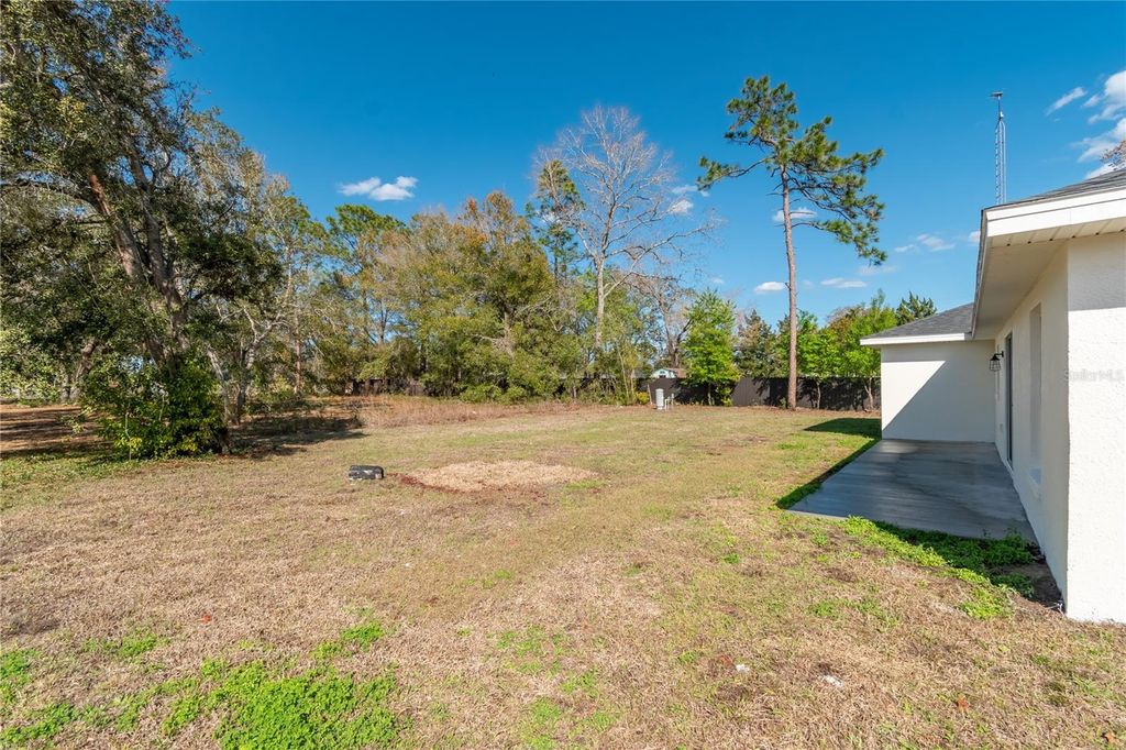 Image 6 of property listing at 9069 SE 156TH STREET, Summerfield, FL 34491