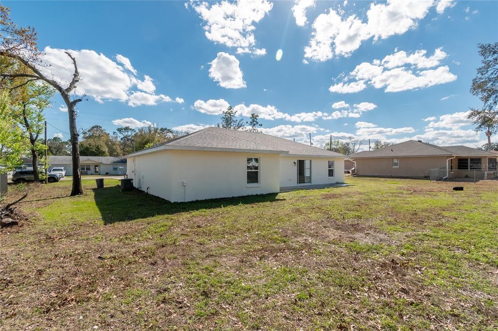 Image 9 of property listing at 9069 SE 156TH STREET, Summerfield, FL 34491