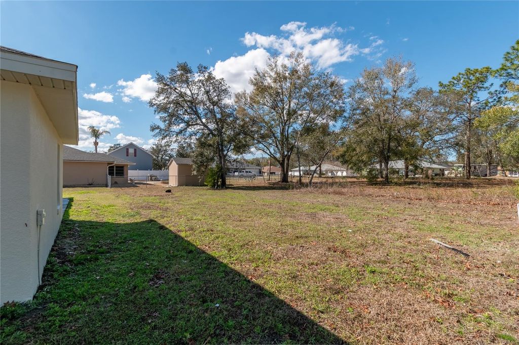 Image 10 of property listing at 9069 SE 156TH STREET, Summerfield, FL 34491