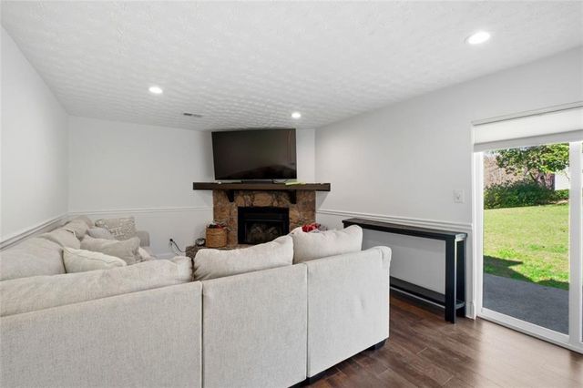 625 Cranberry Trail, Roswell, GA 30076