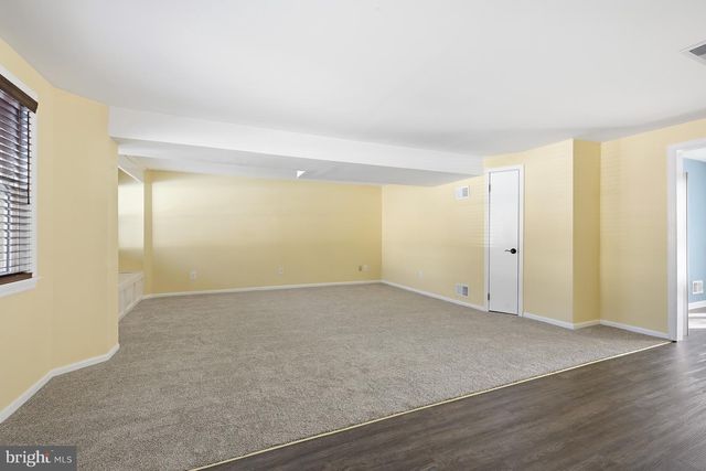 2213 RIVIERA LN, Wilmington, DE 19810