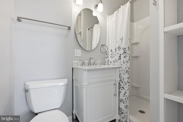 2213 RIVIERA LN, Wilmington, DE 19810